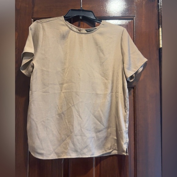 Banana Republic Tops - Silk tshirt blouse